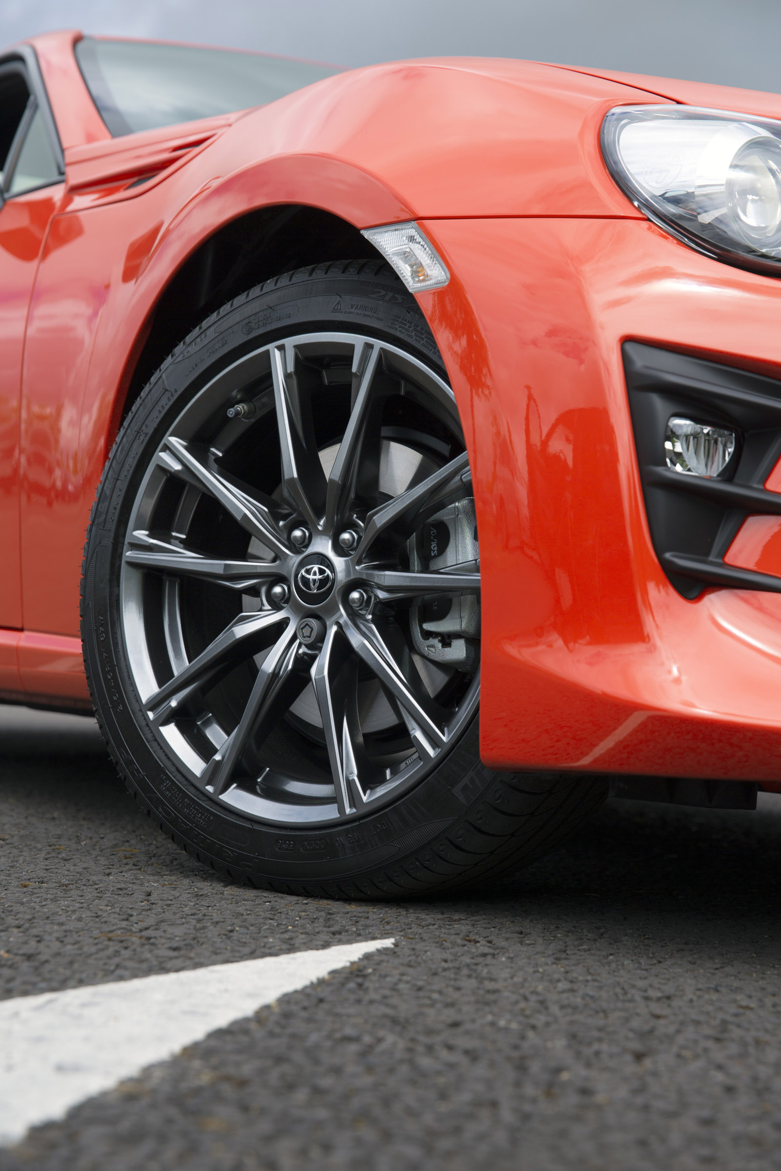 Toyota GT86 Orange Edition wheel
