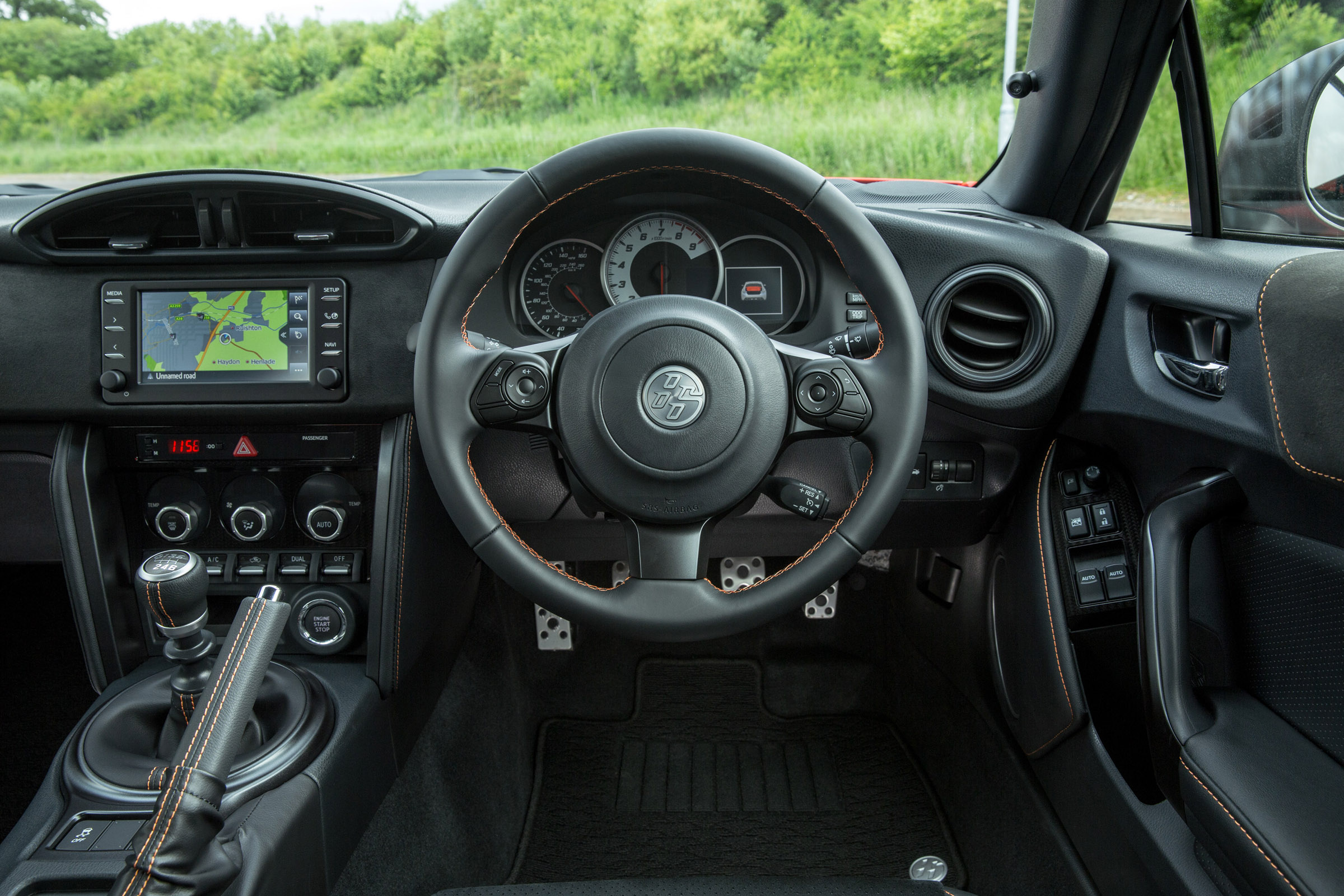 Toyota GT86 Orange Edition interior