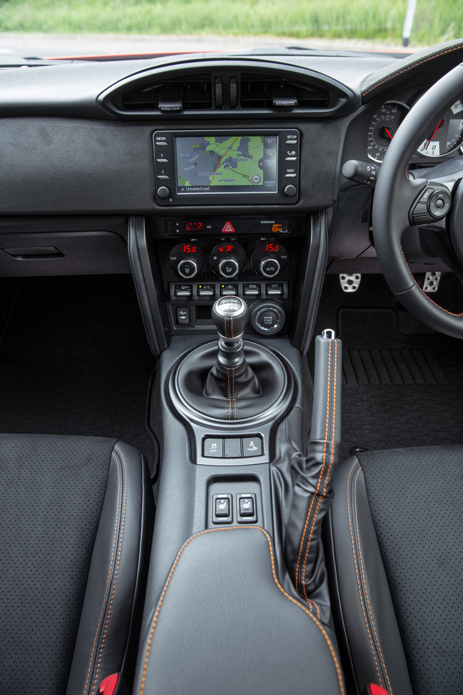 Toyota GT86 Orange Edition centre console