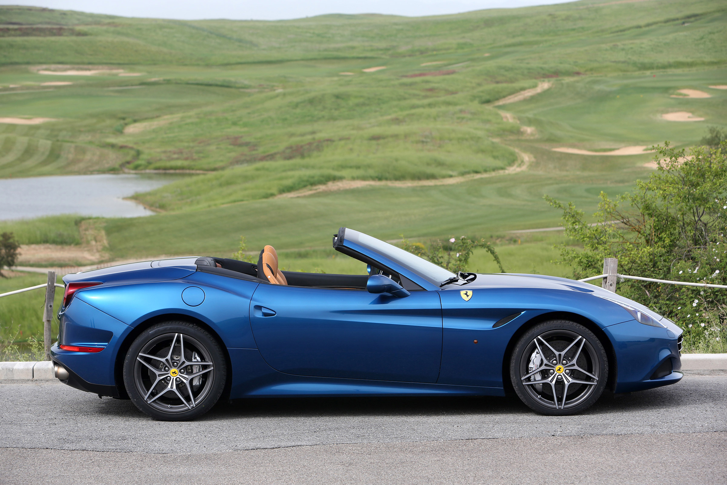 Ferrari California T - profile