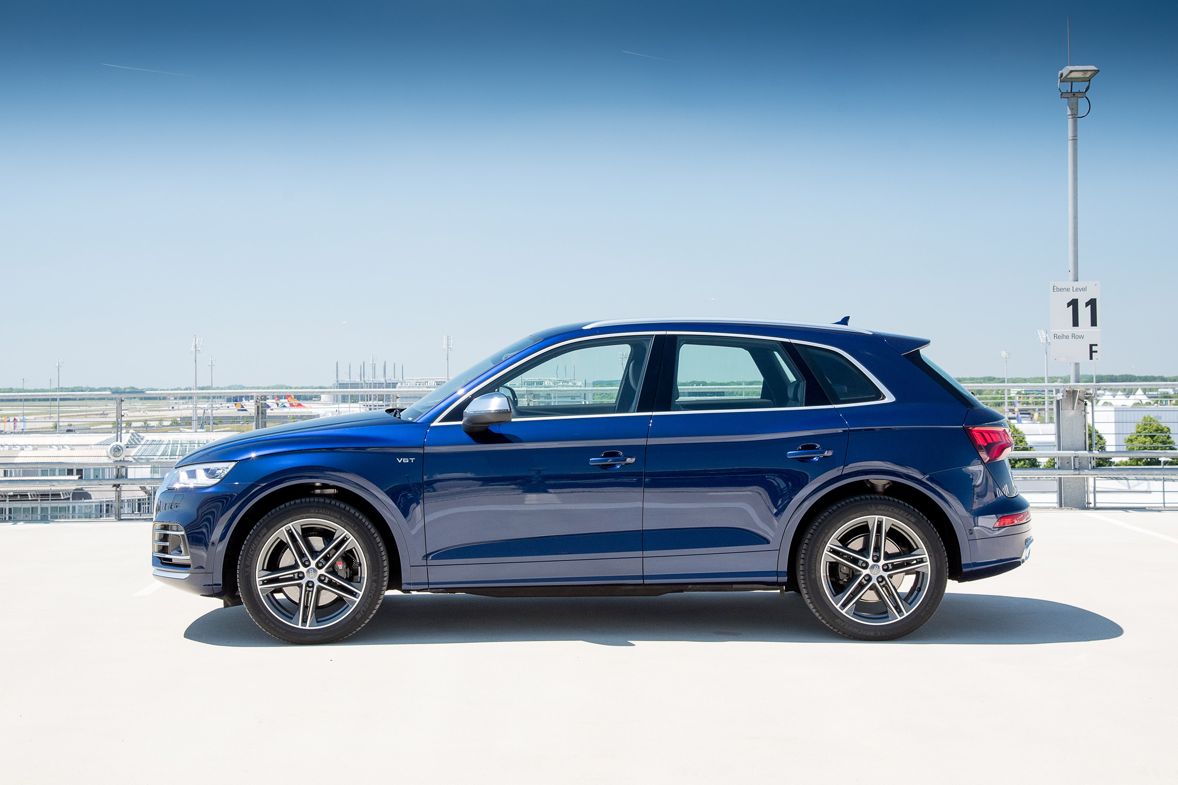 Audi SQ5 TFSI - side profile