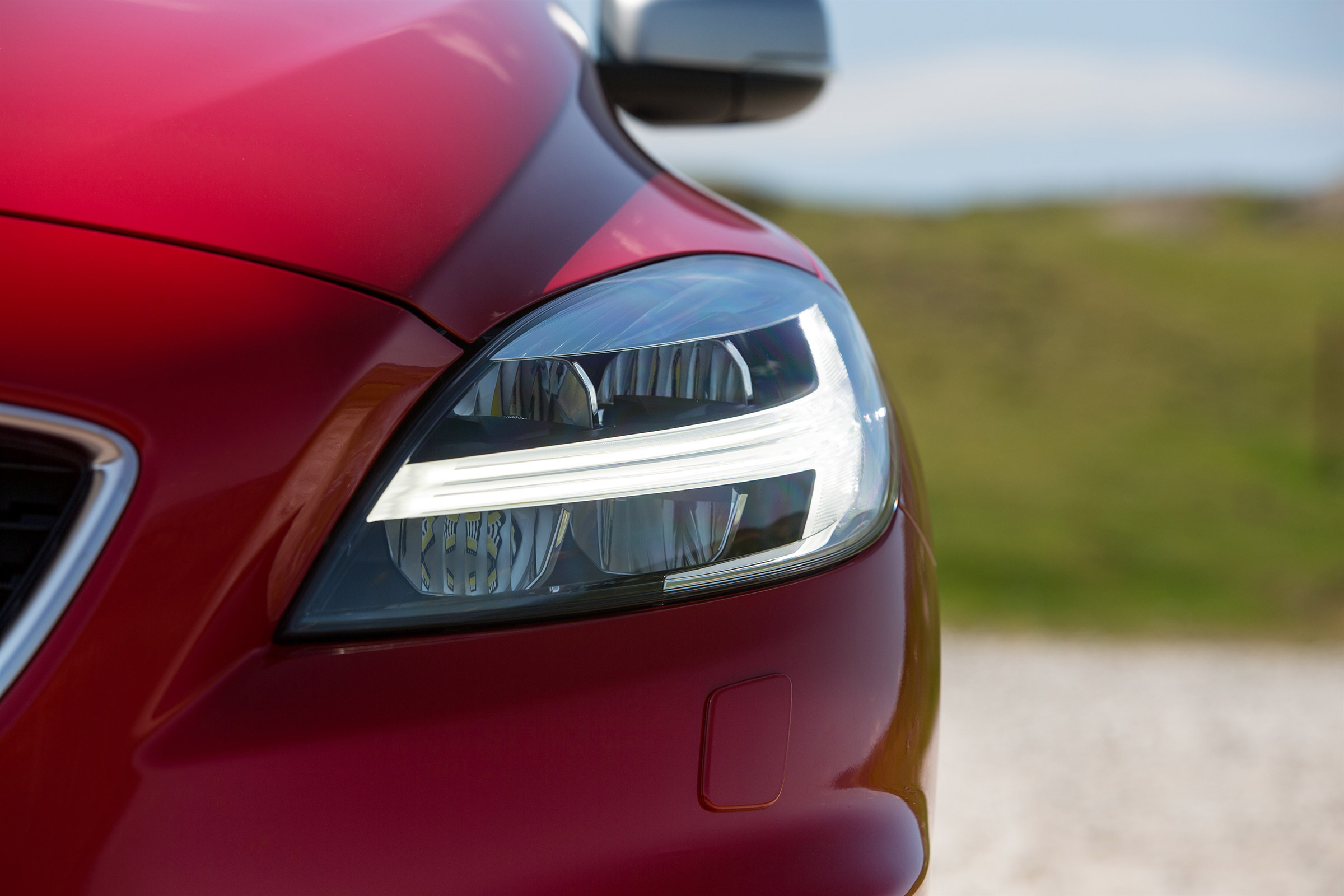 Volvo V40 2016 facelift - headlight
