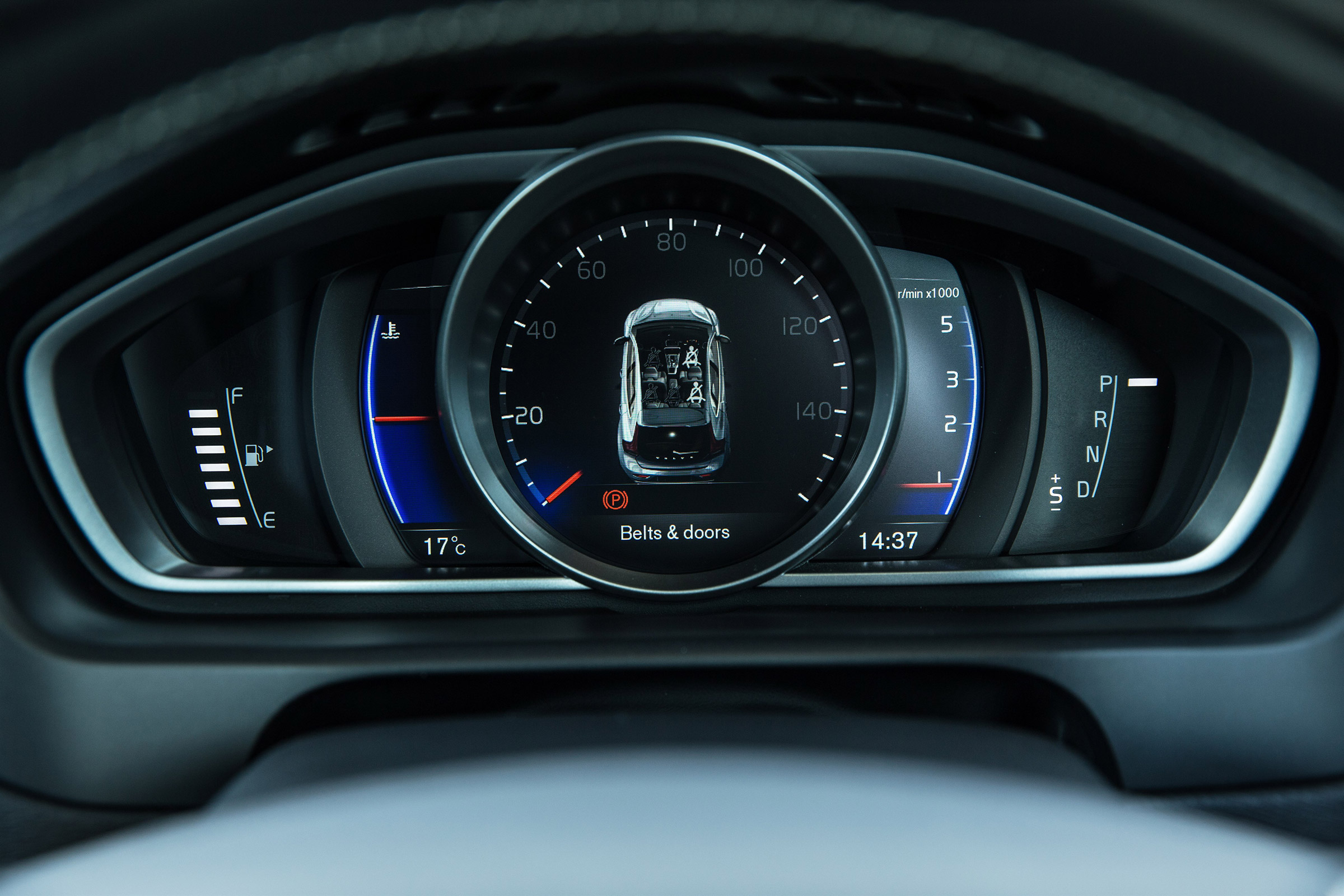 Volvo V40 2016 facelift - dial pack