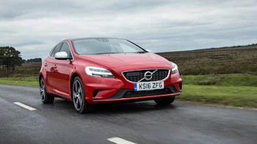 Volvo V40 2016 facelift - R Design front 2
