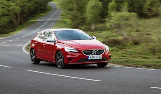 Volvo V40 2016 facelift - R Design front 3