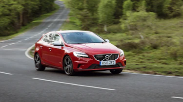 Volvo V40 2016 facelift - R Design front 3
