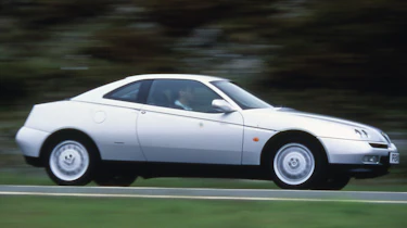 Alfa Romeo GTV (916)