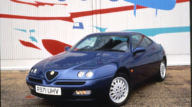 Alfa Romeo GTV (916)