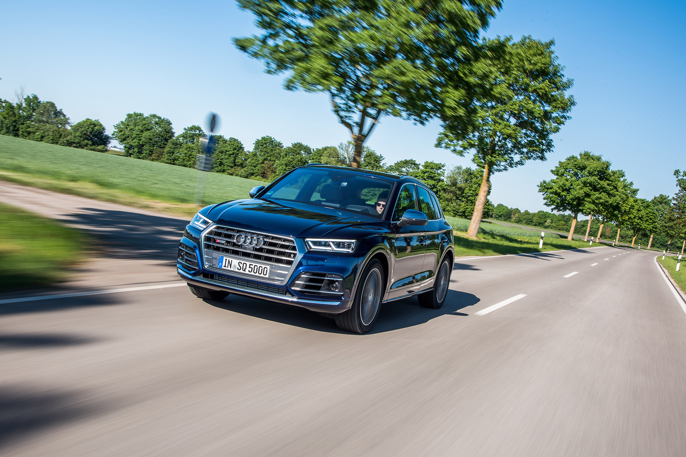 Audi SQ5 TFSI - front tracking