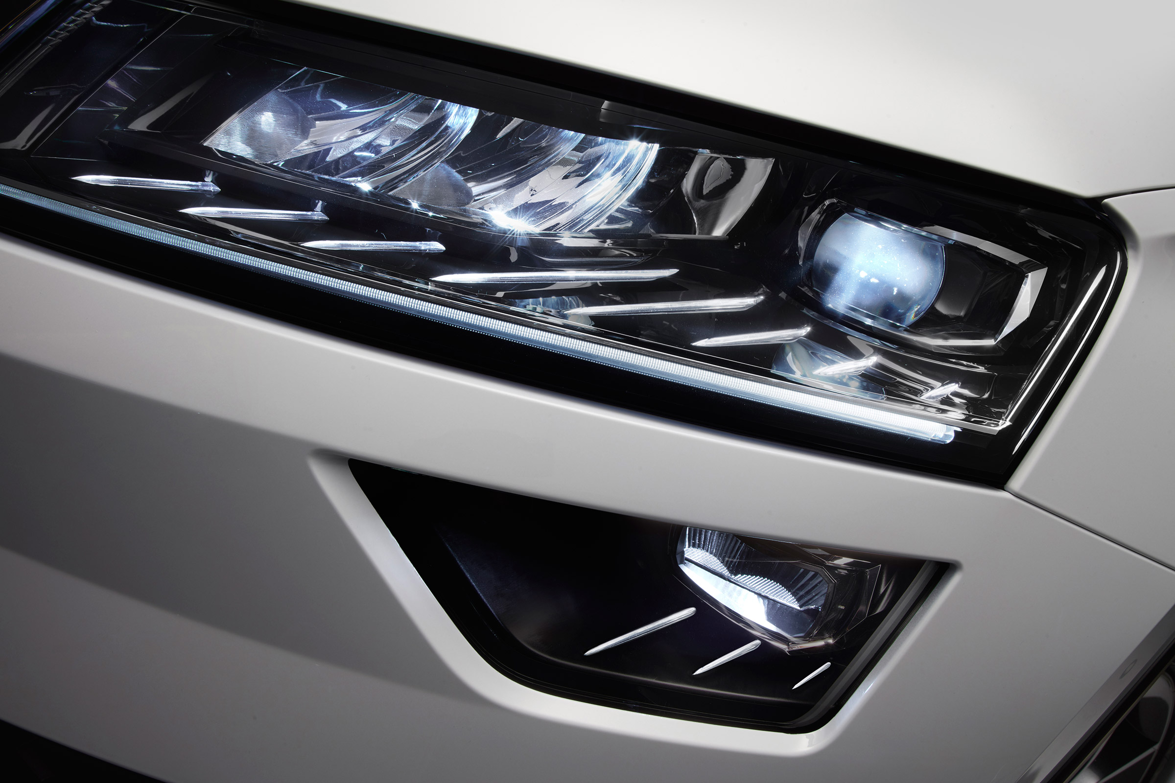 Skoda Karoq press headlight