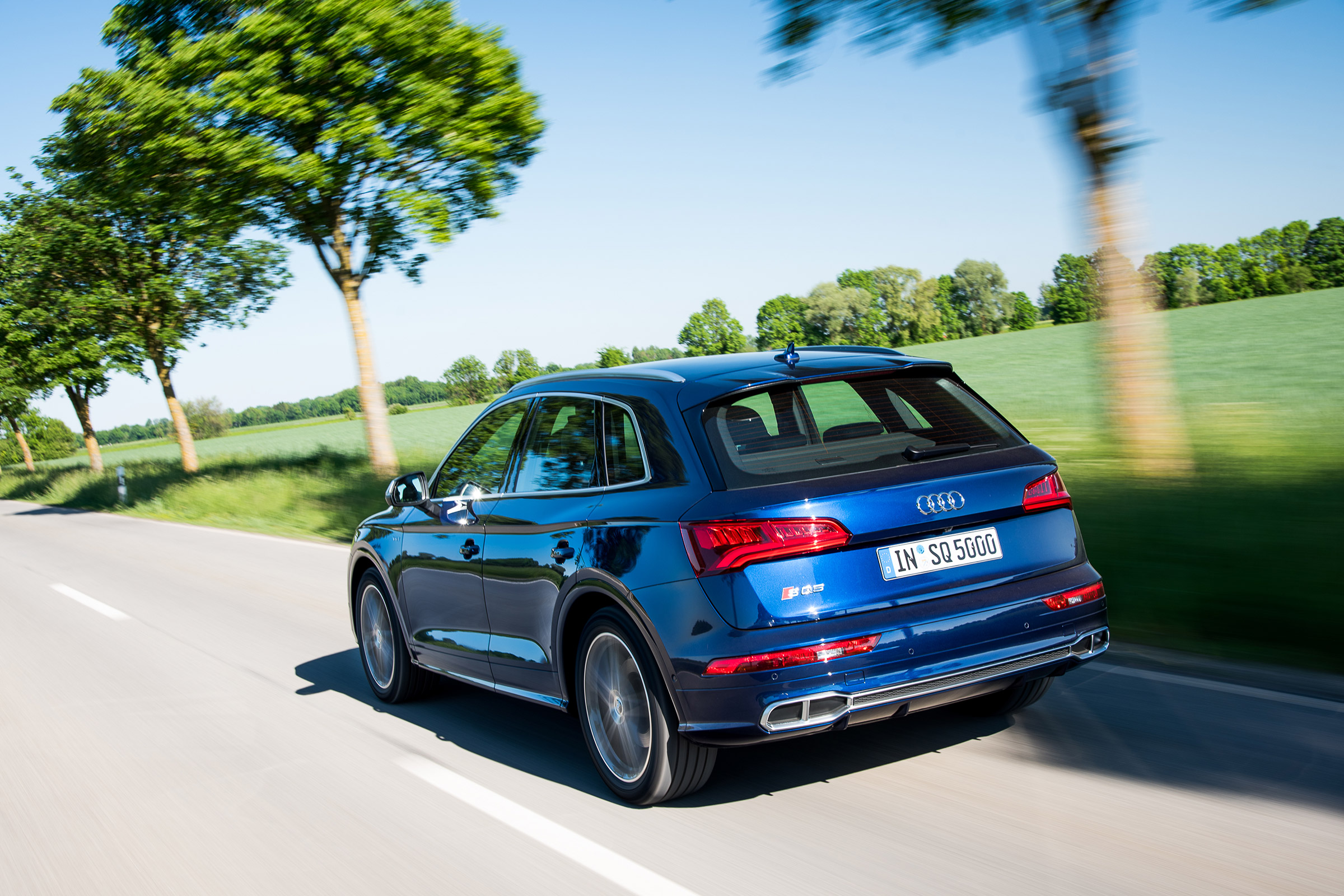 Audi SQ5 TFSI - rear tracking