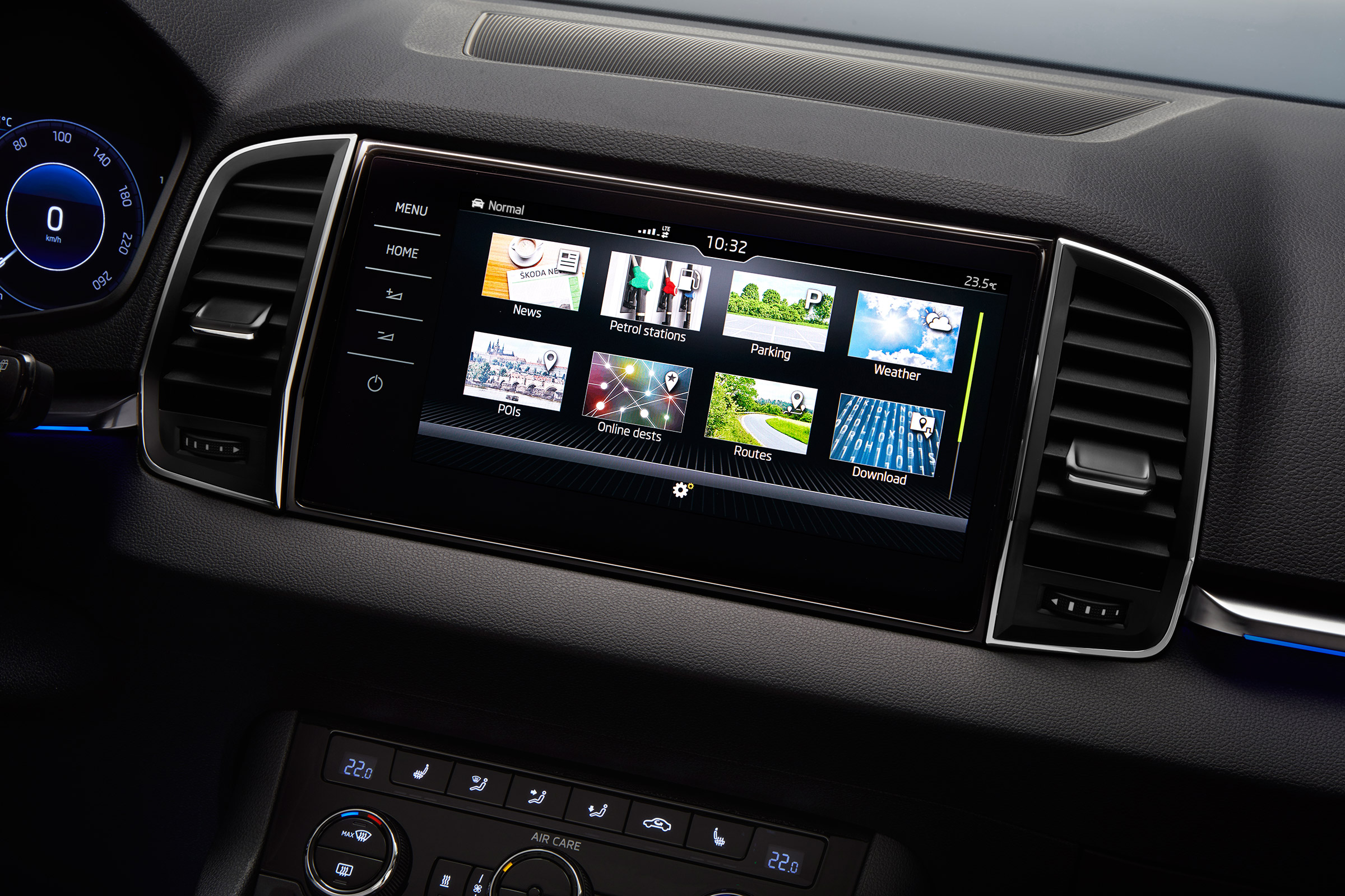 Skoda Karoq press dash