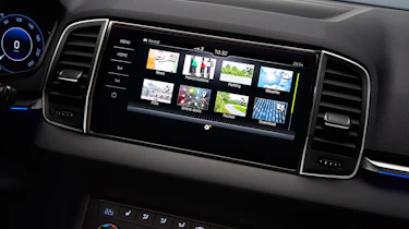 Skoda Karoq press dash