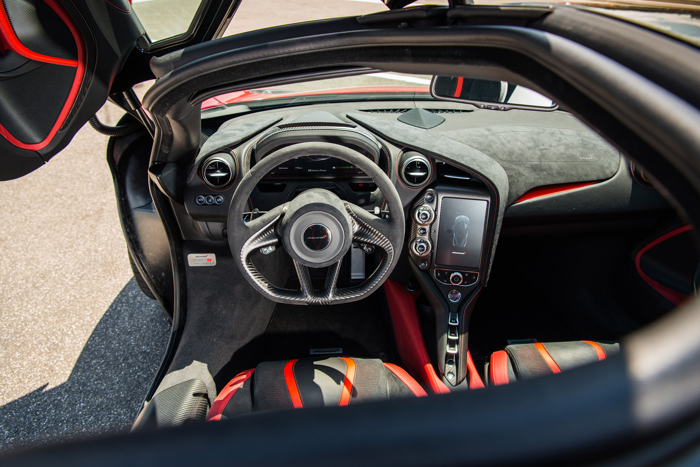 McLaren 720S - interior