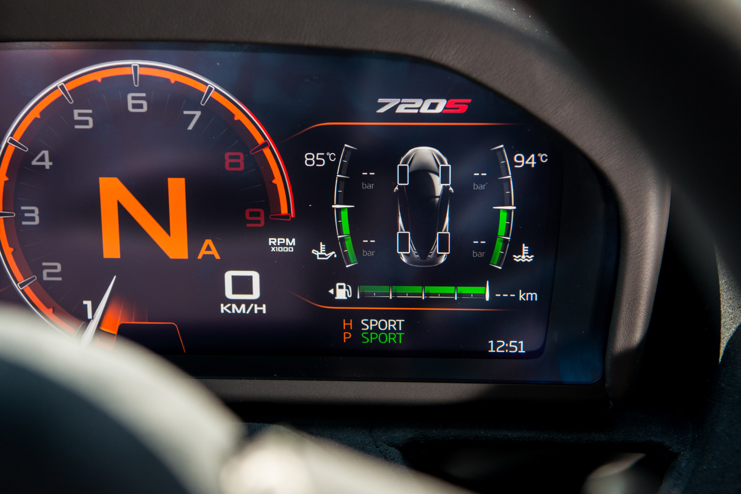 McLaren 720S - gauges