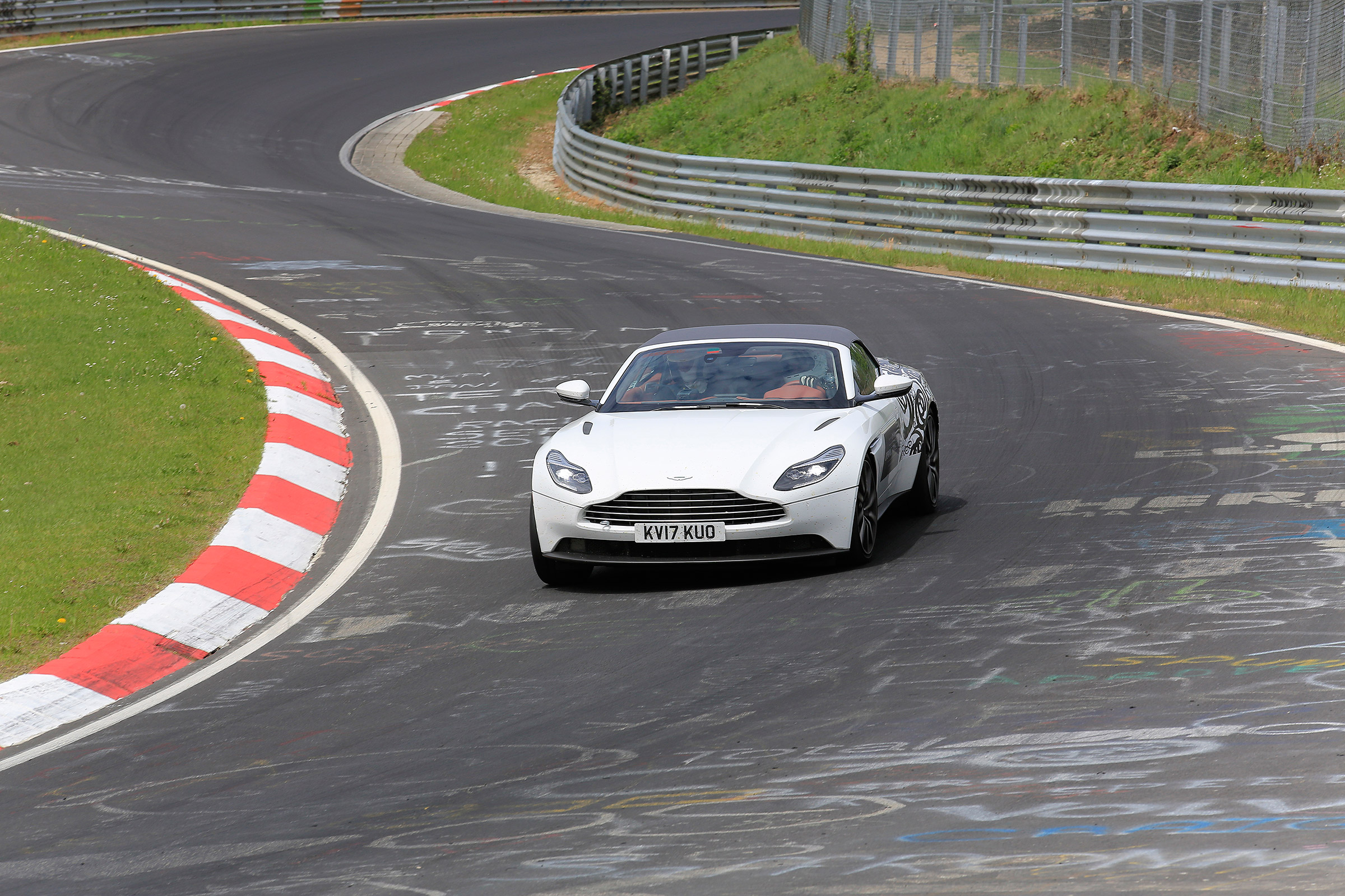 SPY - Aston Martin DB11 Volante 2