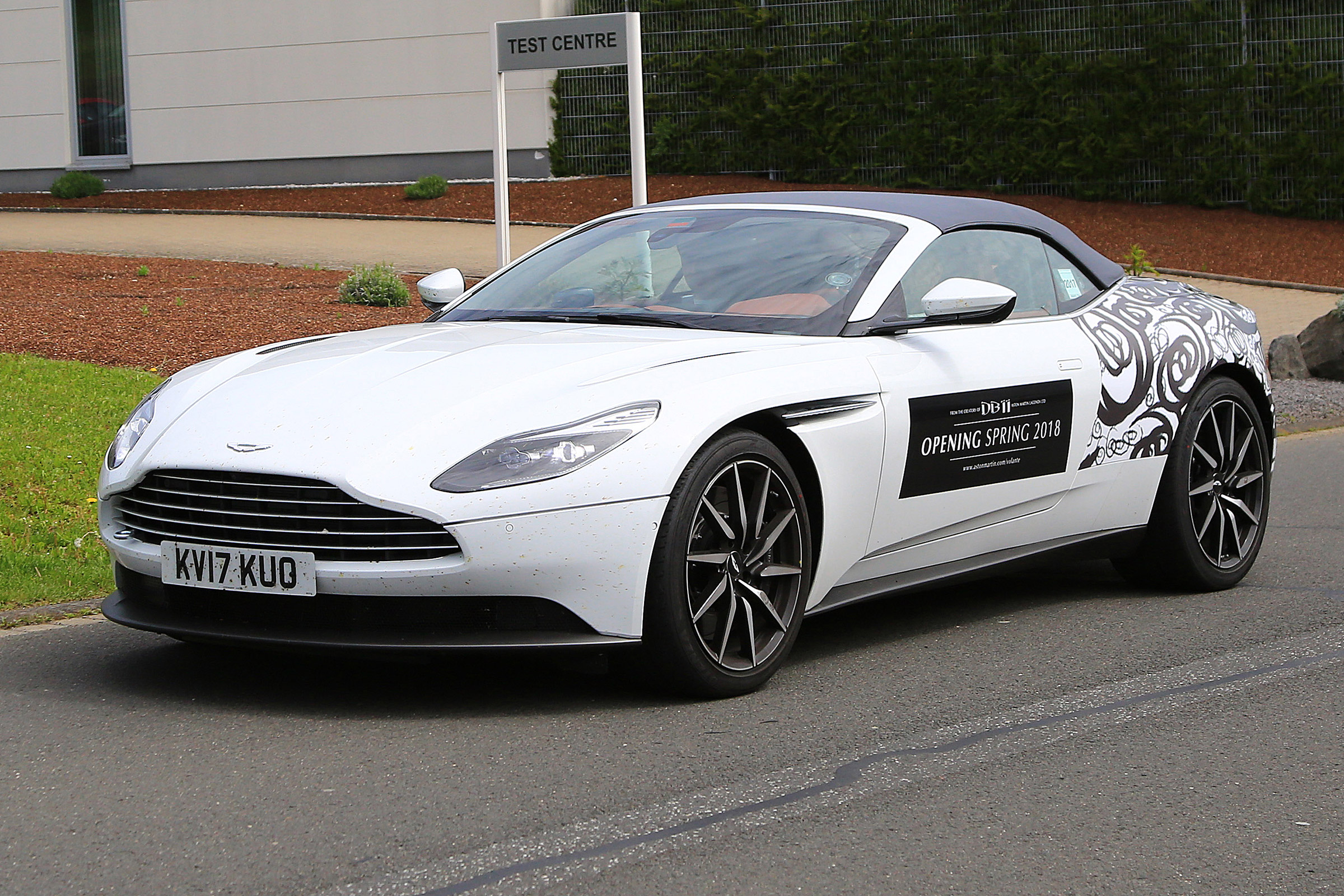 SPY - Aston Martin DB11 Volante 6