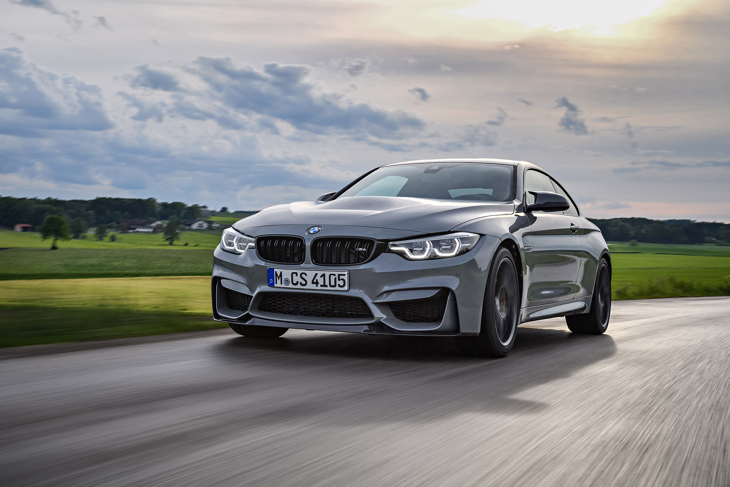BMW M4 CS - front tracking
