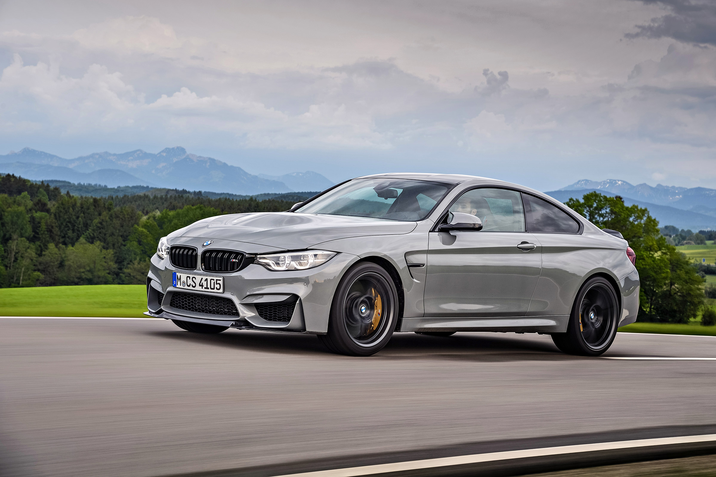 BMW M4 CS - front tracking