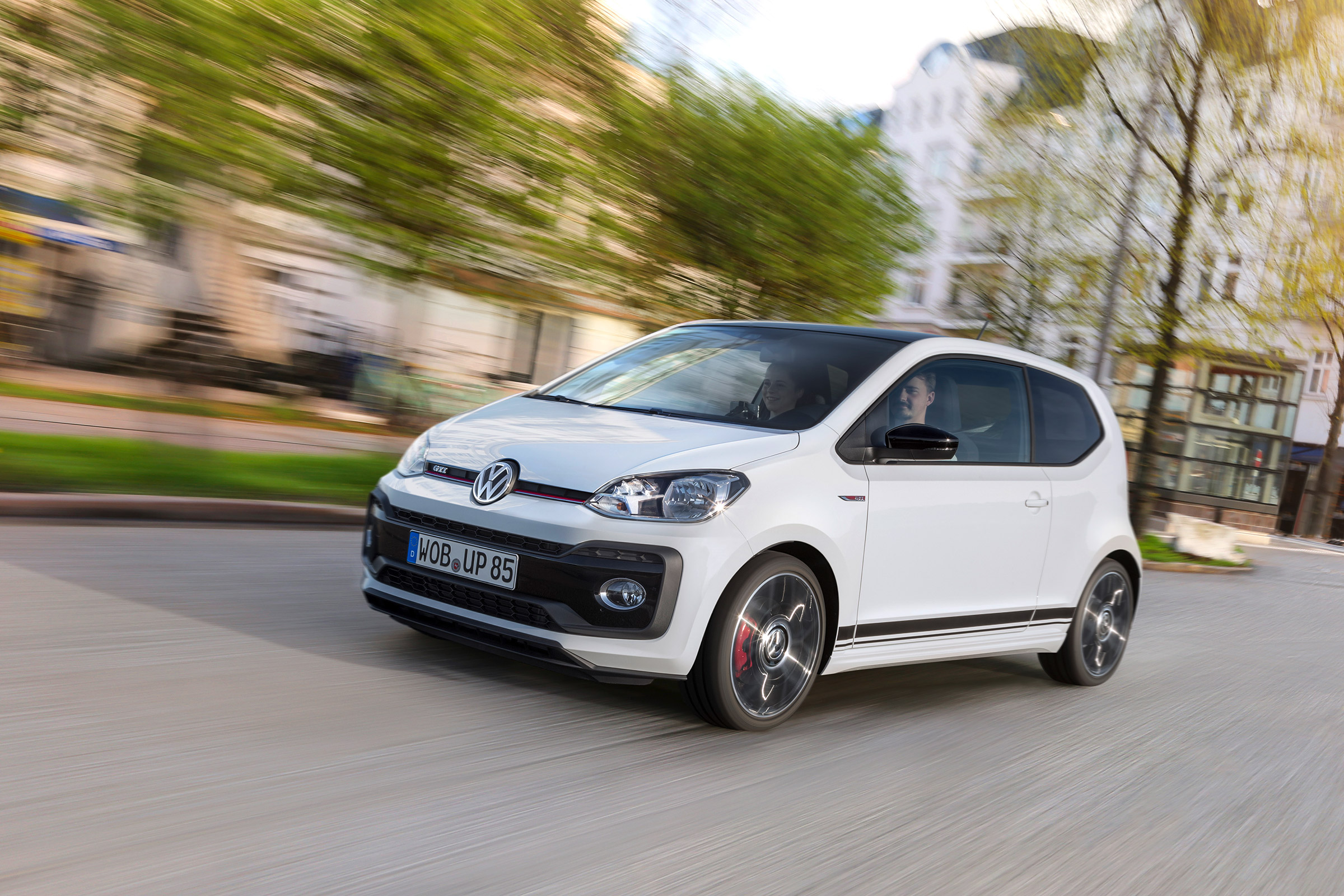 Volkswagen Up GTI - front 2