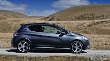 Hot hatch test - peugeot