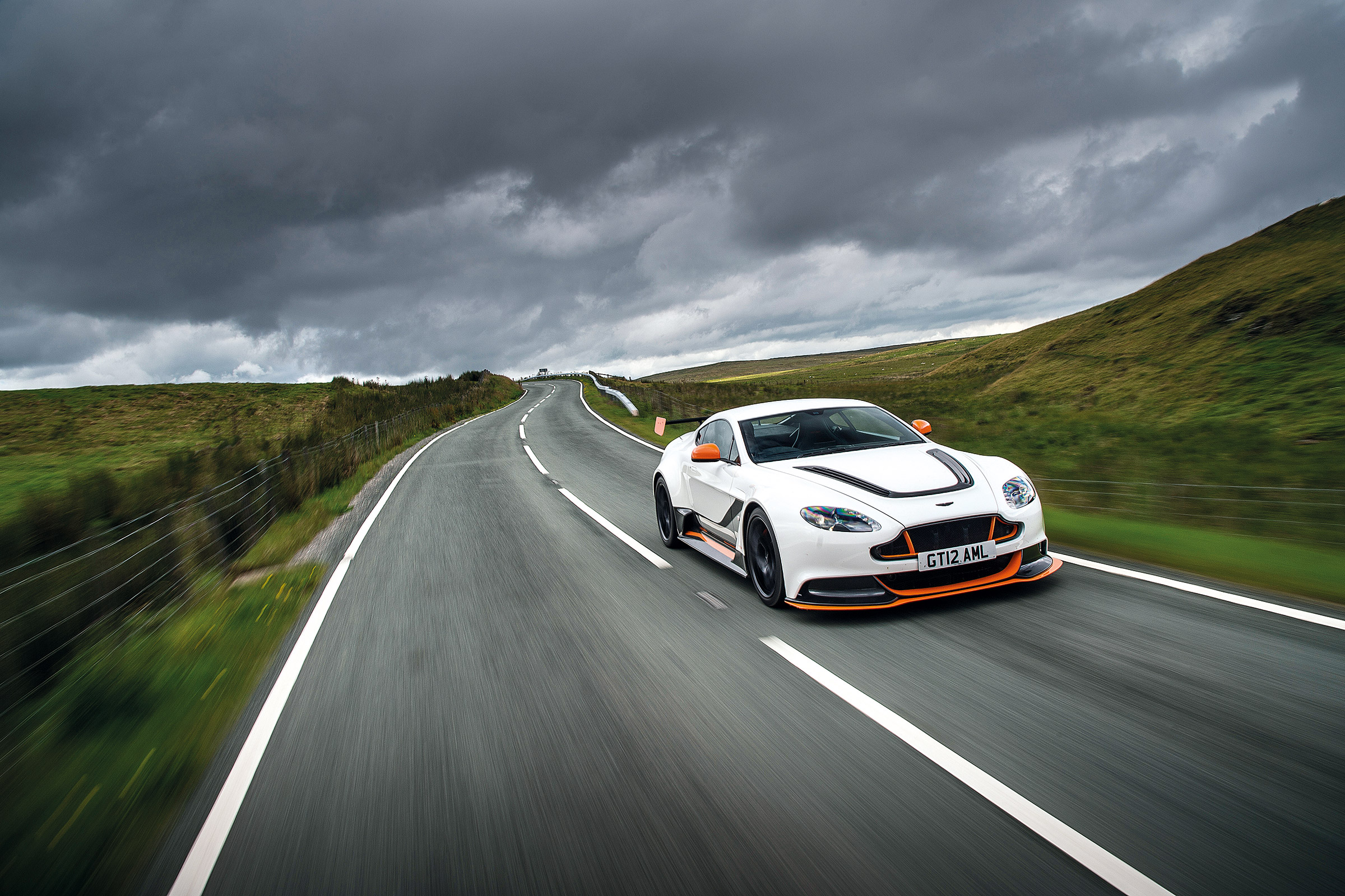Aston Martin GT12 - bonnet 3
