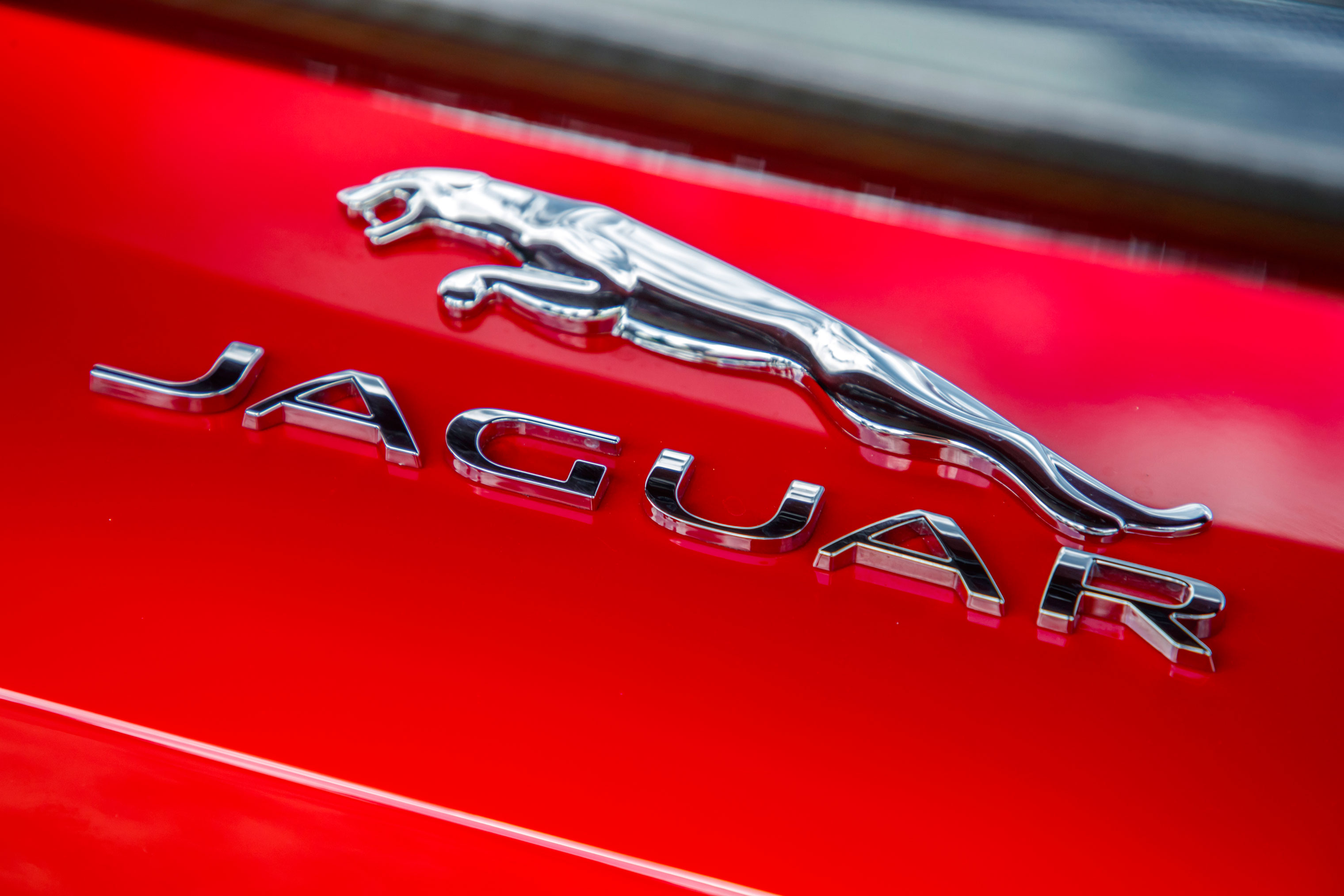 2018 Jaguar F-type SVR - Badge