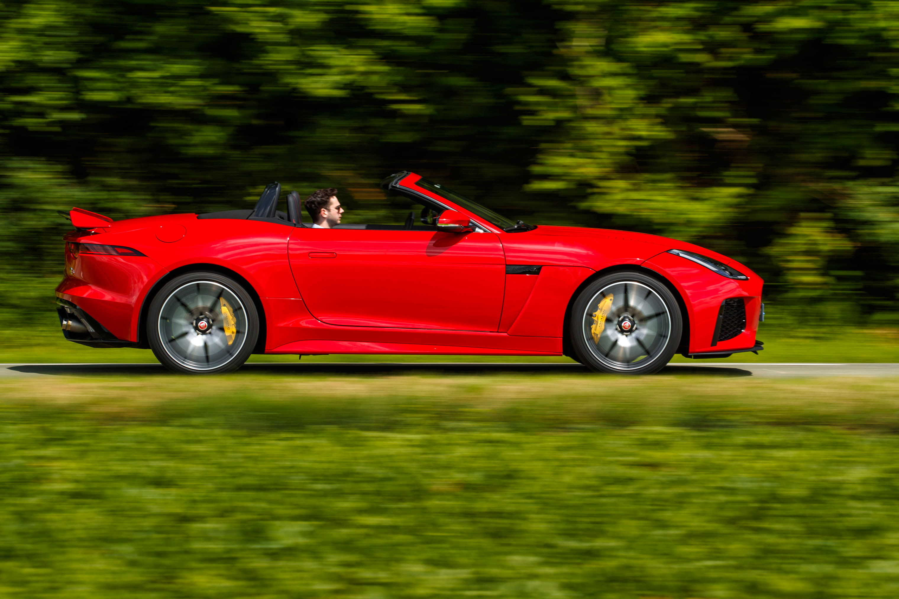 2018 Jaguar F-type SVR - Side