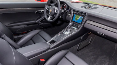 991.2 Porsche 911 Turbo S - interior