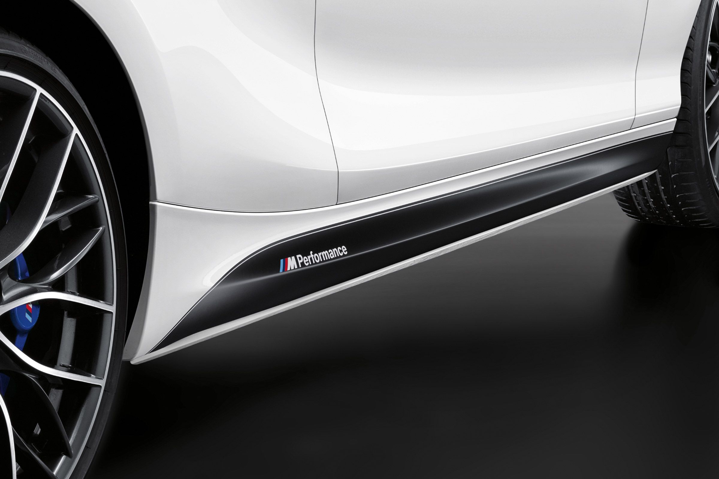 BMW M240i M Performance - skirt