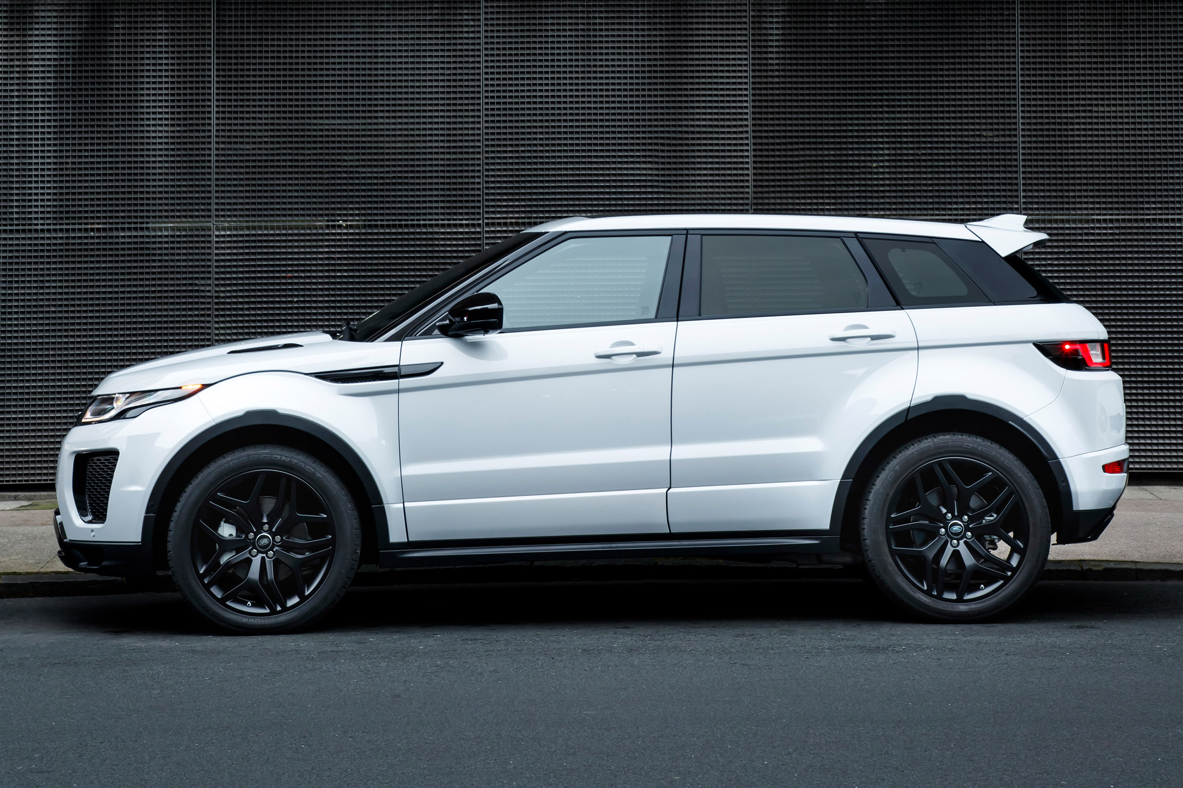 Range Rover Evoque - 2017 profile