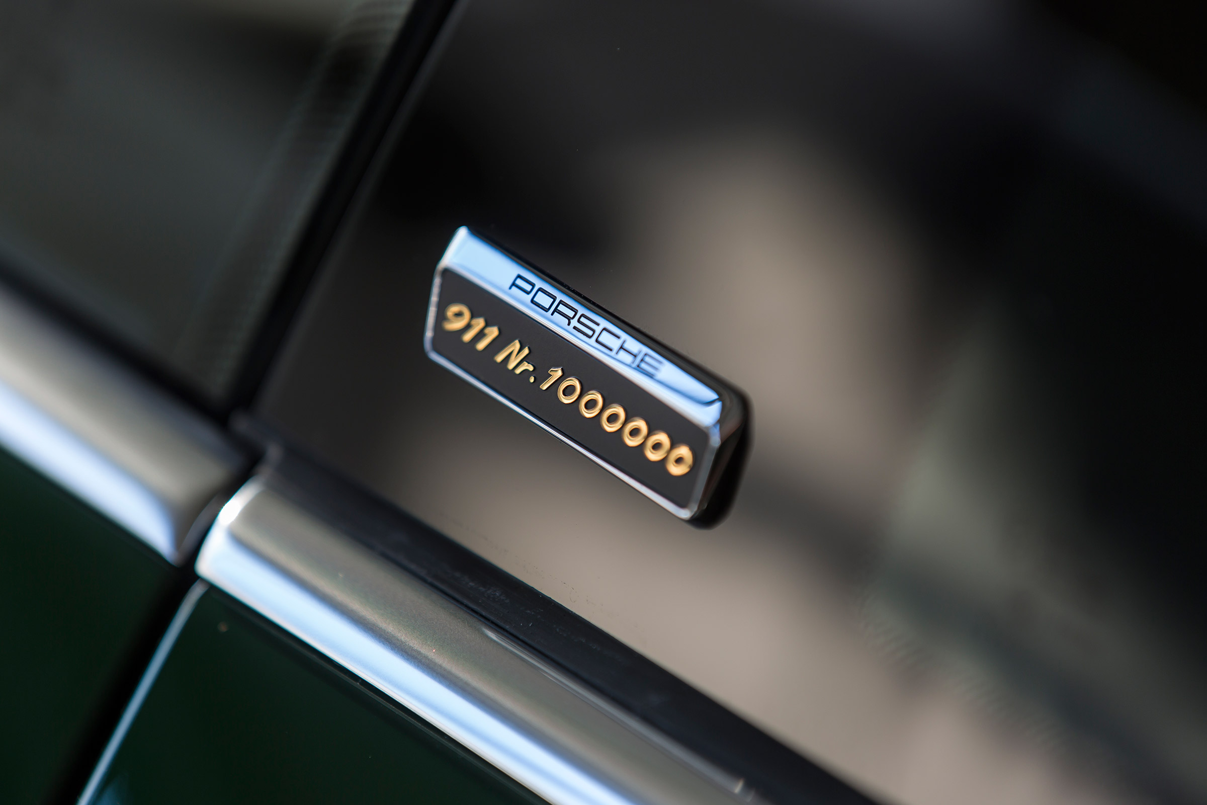 Porsche 911 Carrera - 1 millionth car badge 1