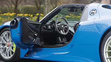 Porsche 918 Spyder - Interior