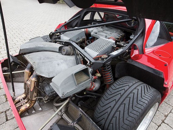 Ferrari F40 - Engine