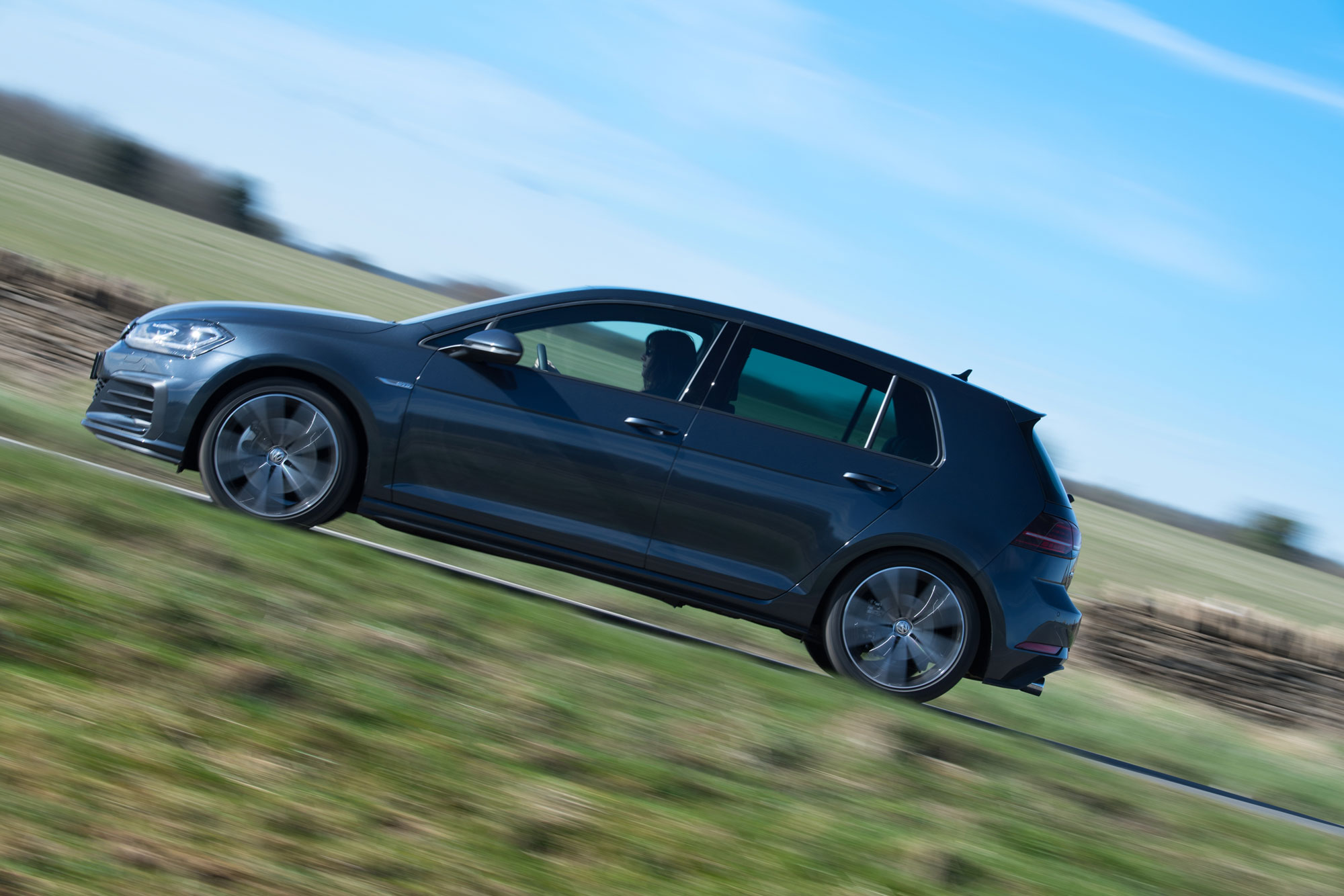 2017 Volkswagen Golf GTD - Side