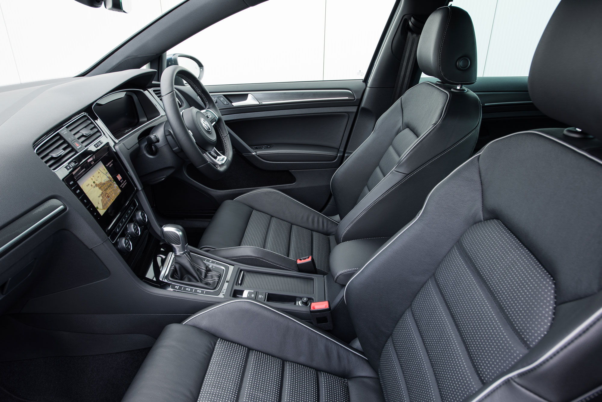 2017 Volkswagen Golf GTD - Interior