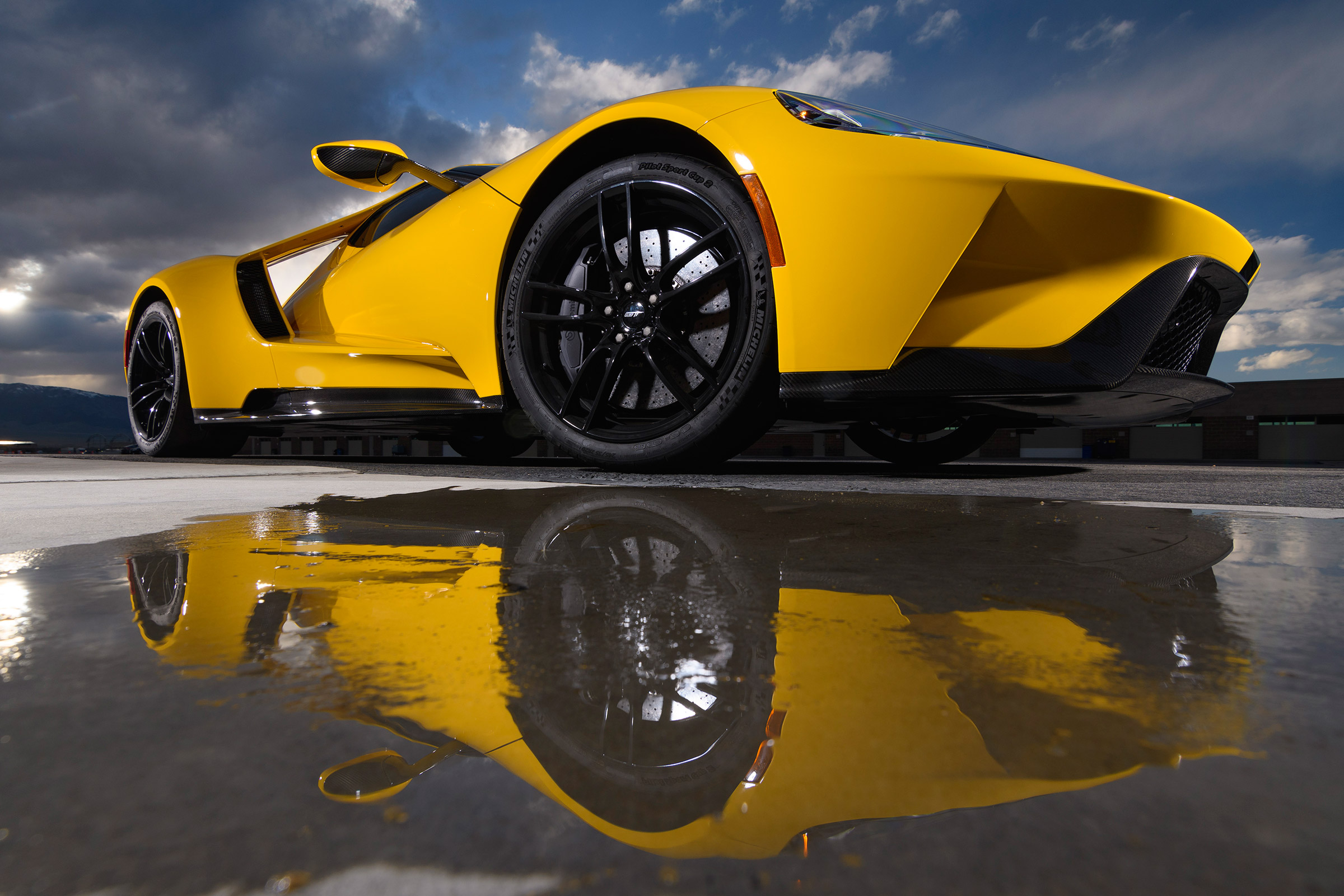 Ford GT - front three quarter