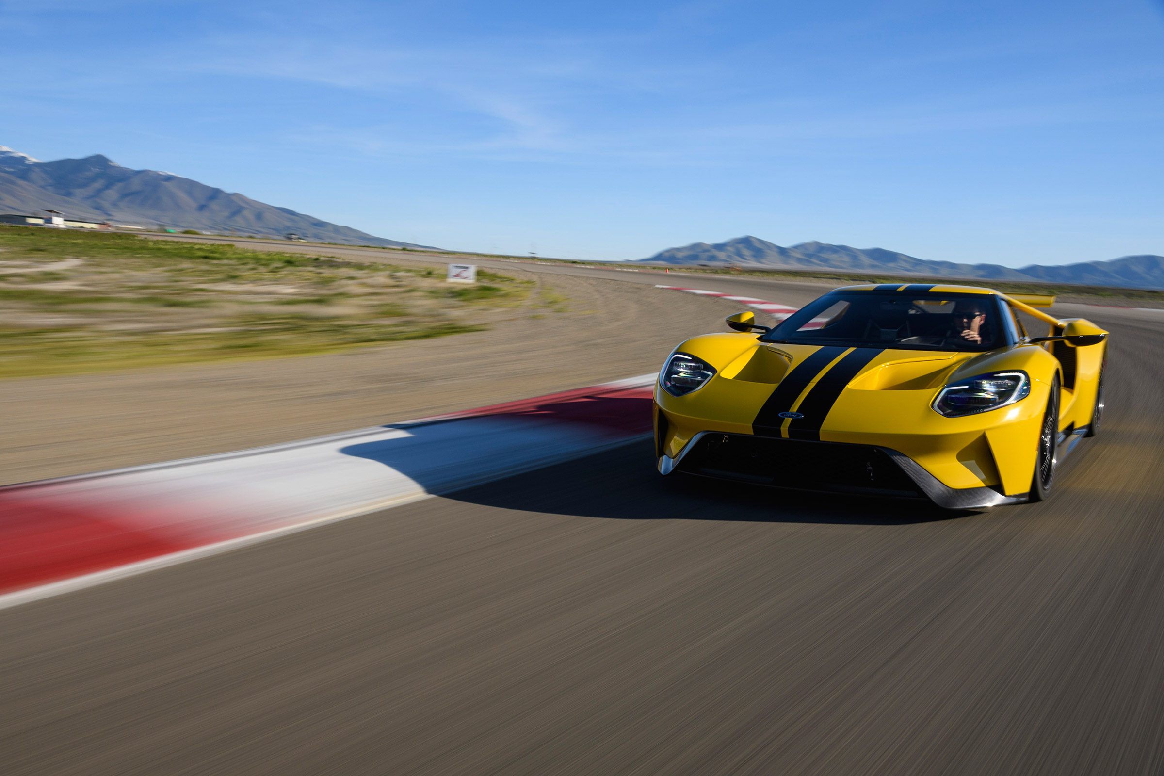 Ford GT - front cornering