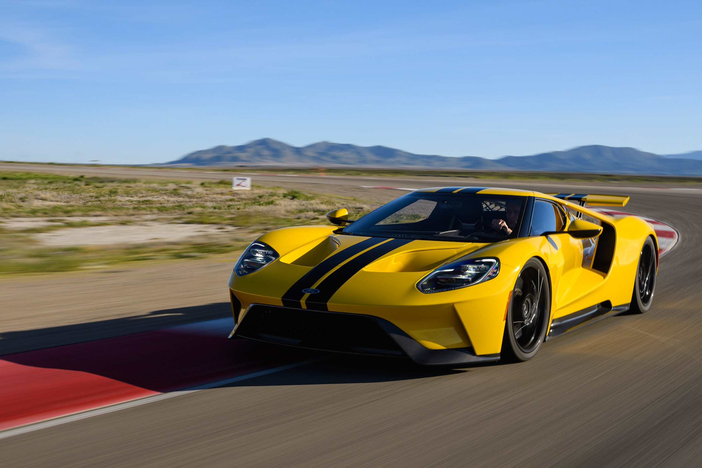Ford GT - front cornering