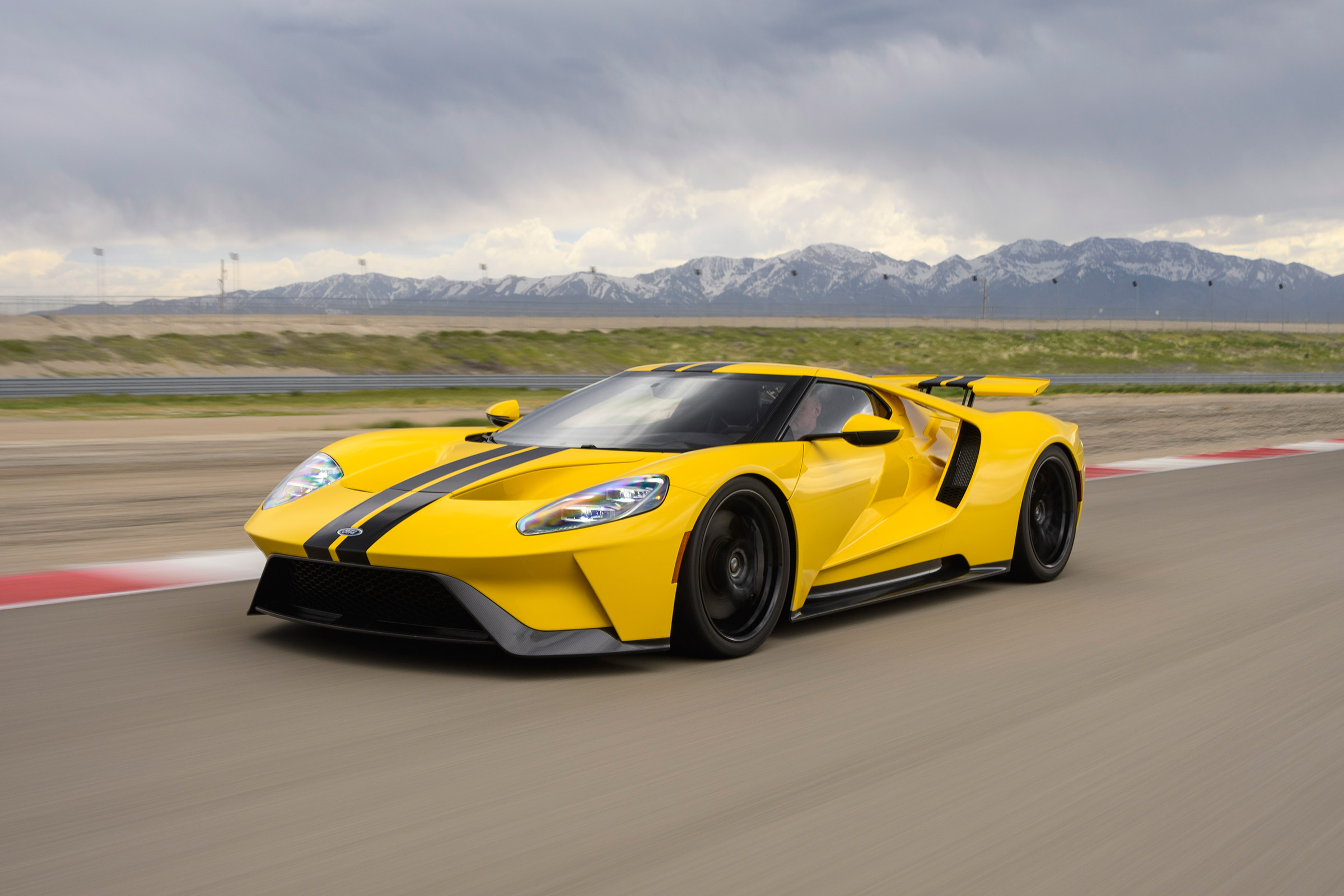 Ford GT - front cornering