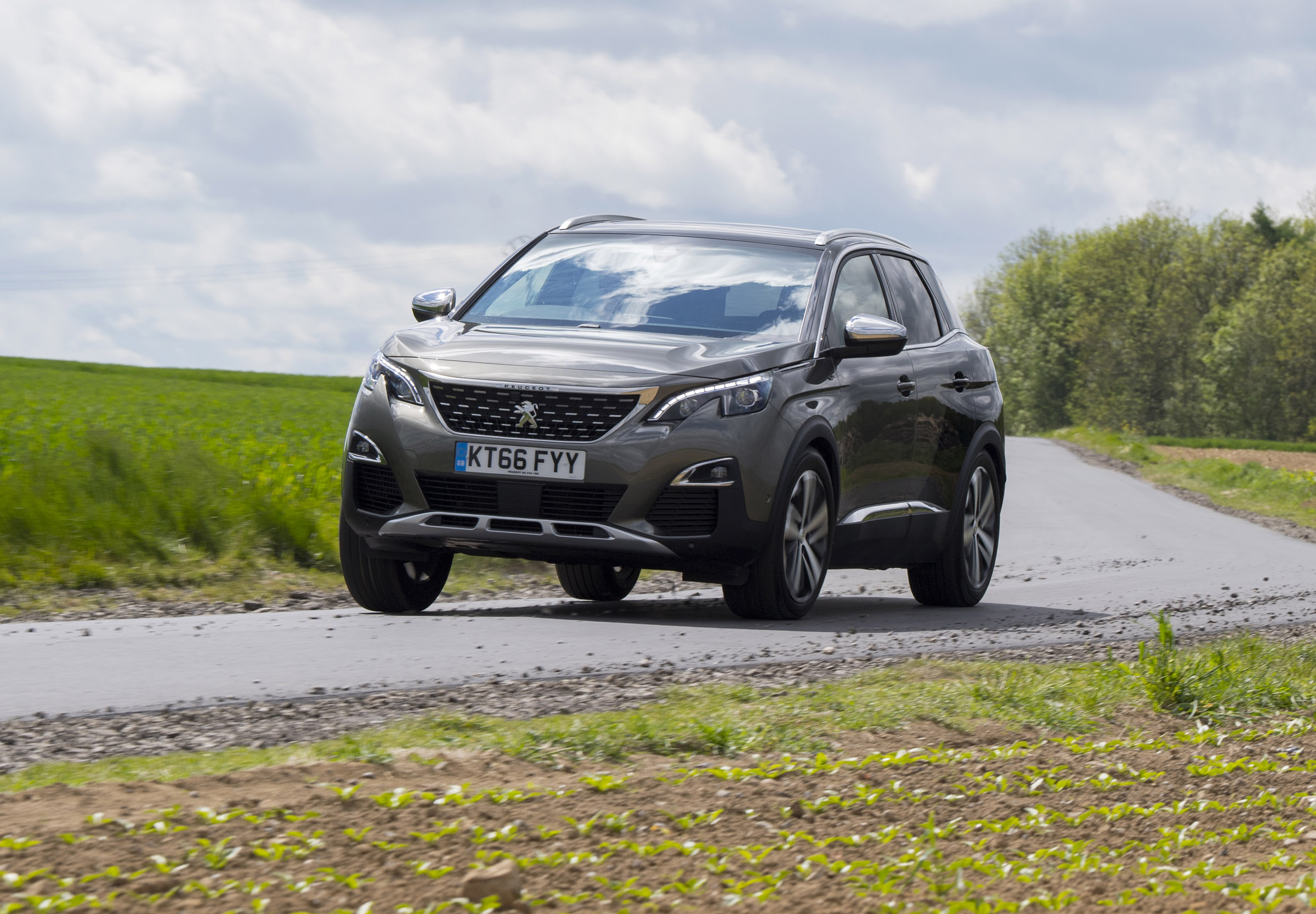 Peugeot 3008 GT front cornering