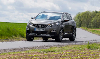 Peugeot 3008 GT front cornering