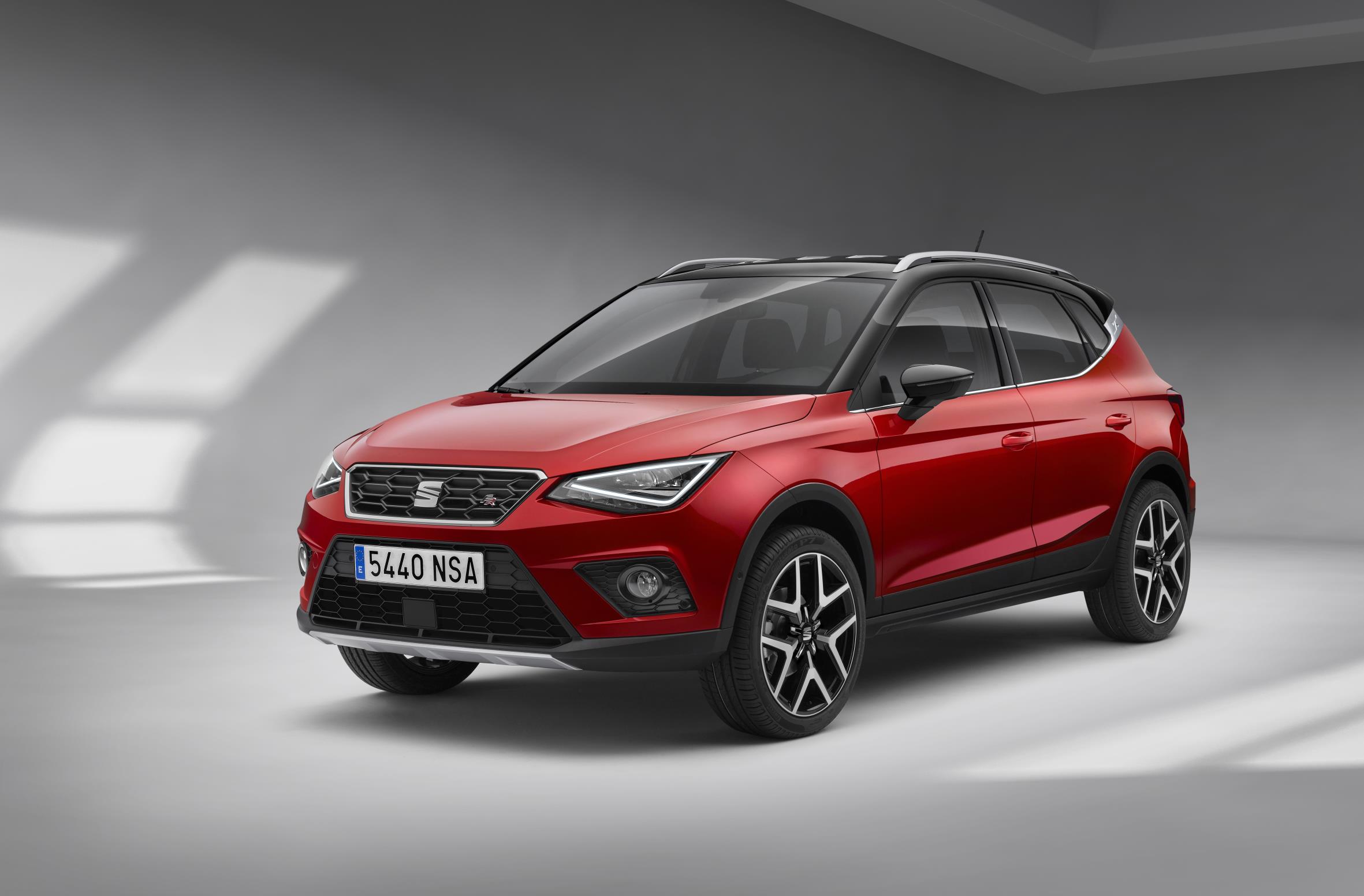 SEAT Arona FR front three quarters