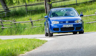 Volkswagen Golf R32 front cornering