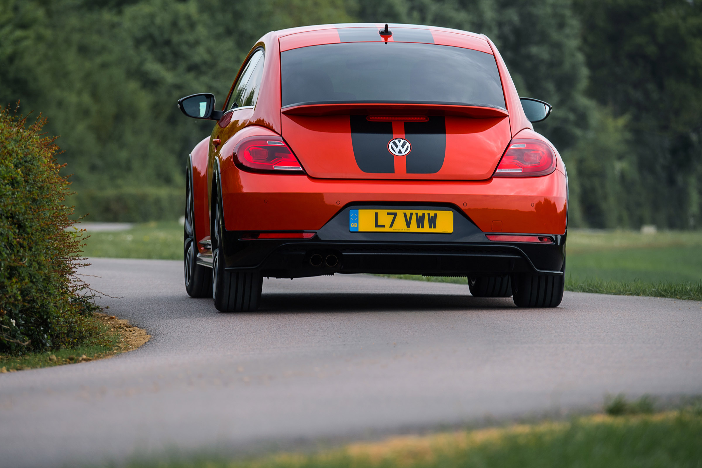 Volkswagen Beetle R-Line cornering rear