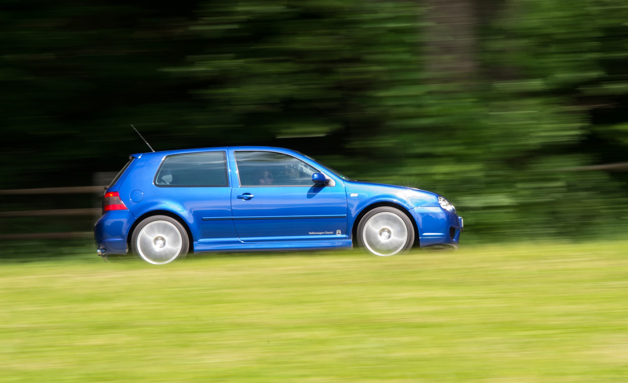 Volkswagen Golf R32 side profile