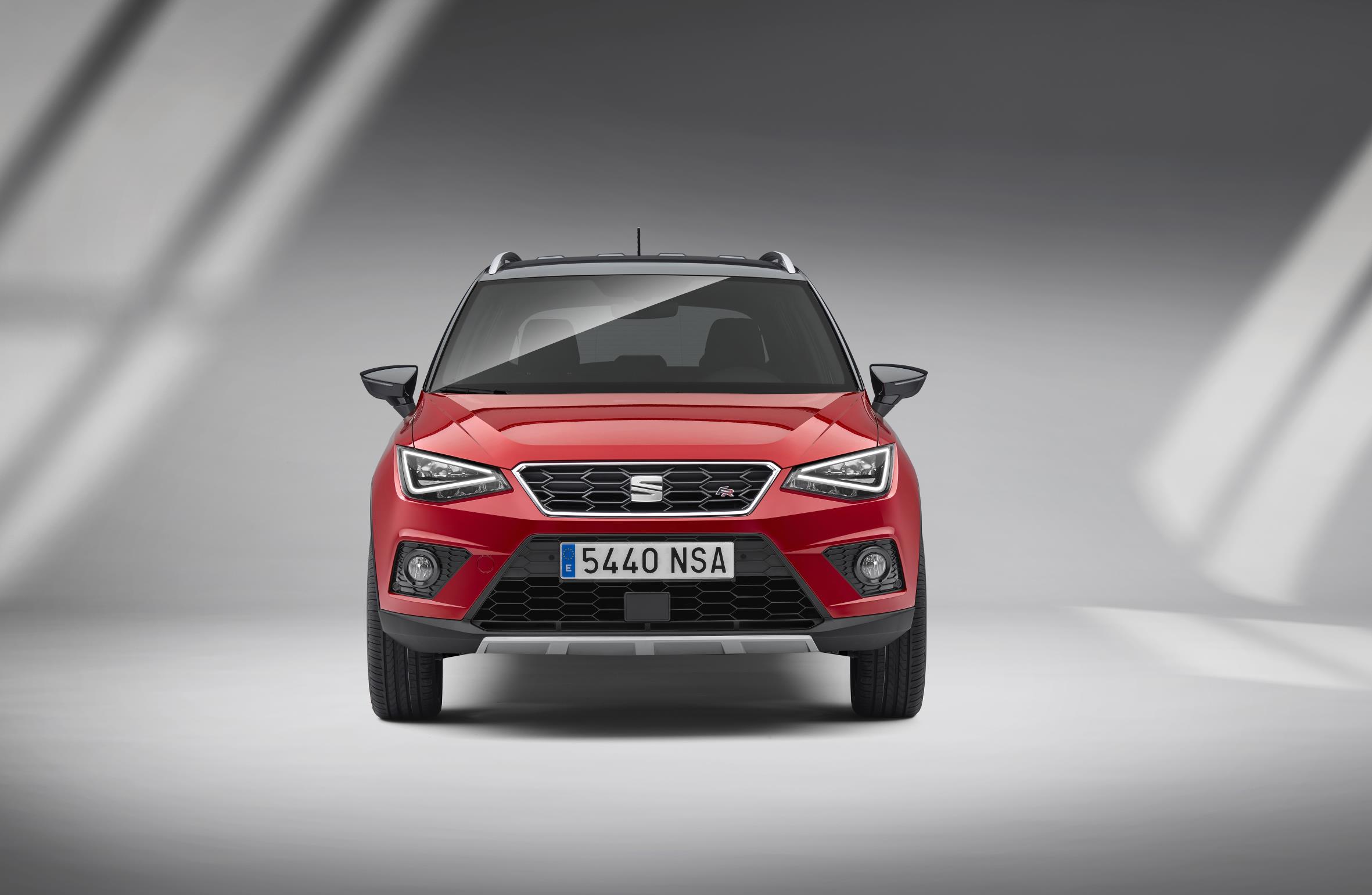 SEAT Arona FR front