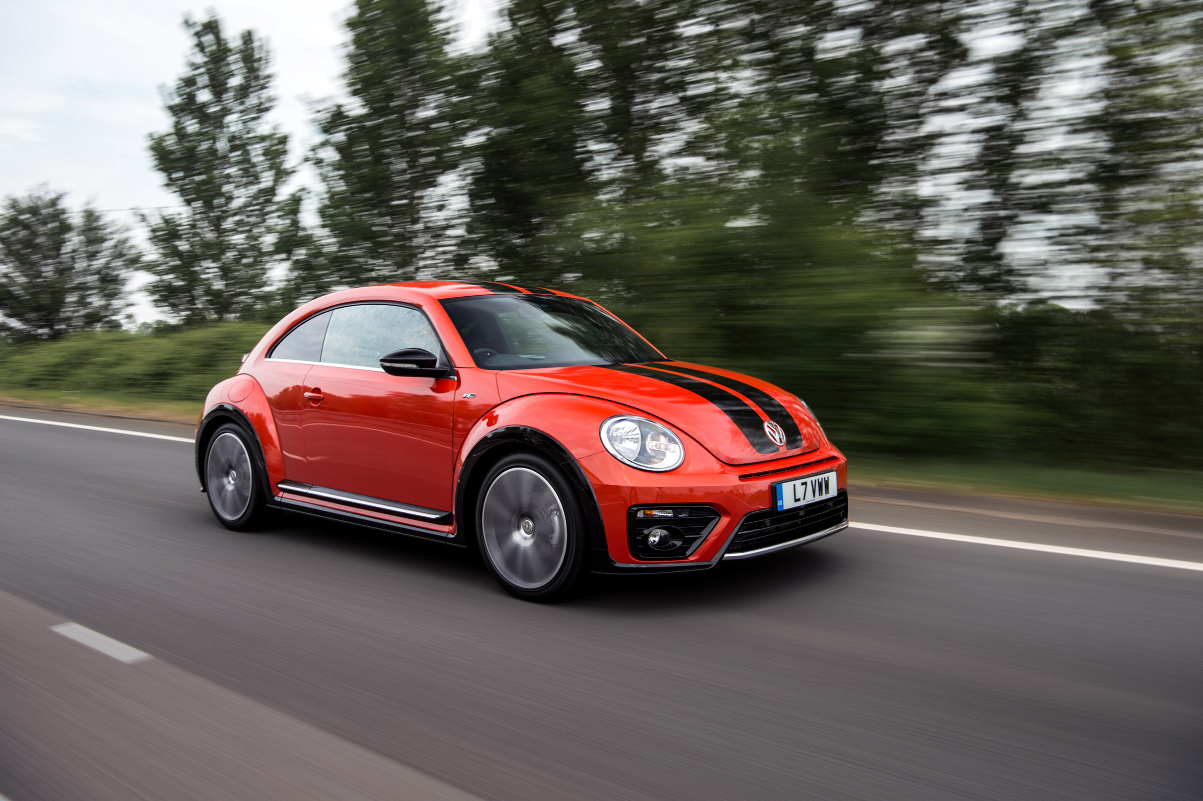 Volkswagen Beetle R-Line tracking front