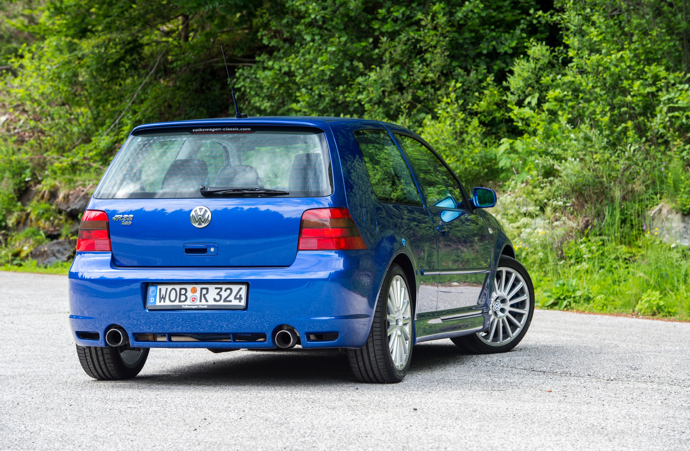 Volkswagen Golf R32 rear three quarter