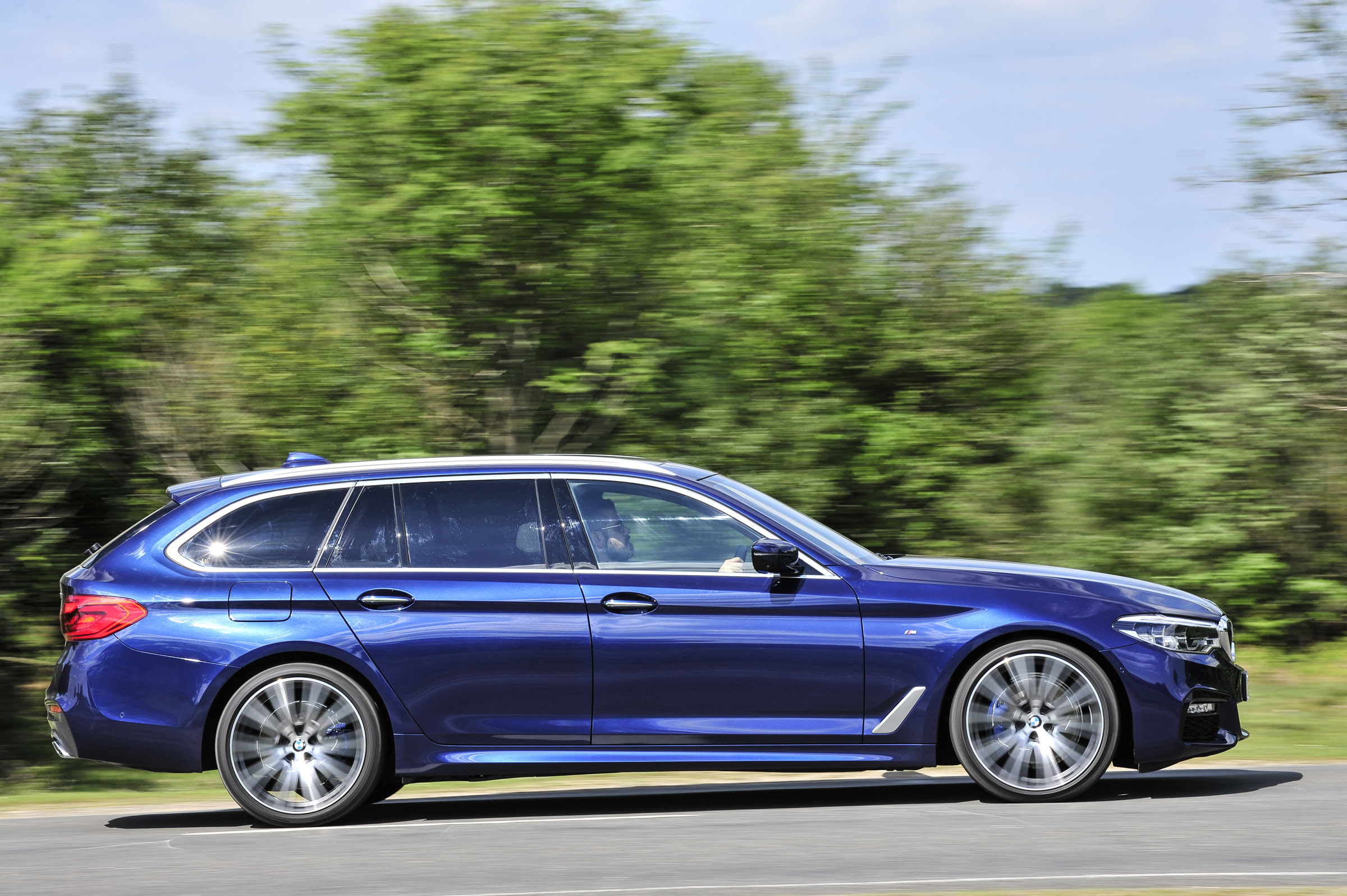 BMW 530d xDrive Touring panning